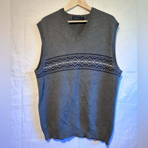 Nautica Gray V-Neck Sweater Vest with Pattern - Picture 2 of 9